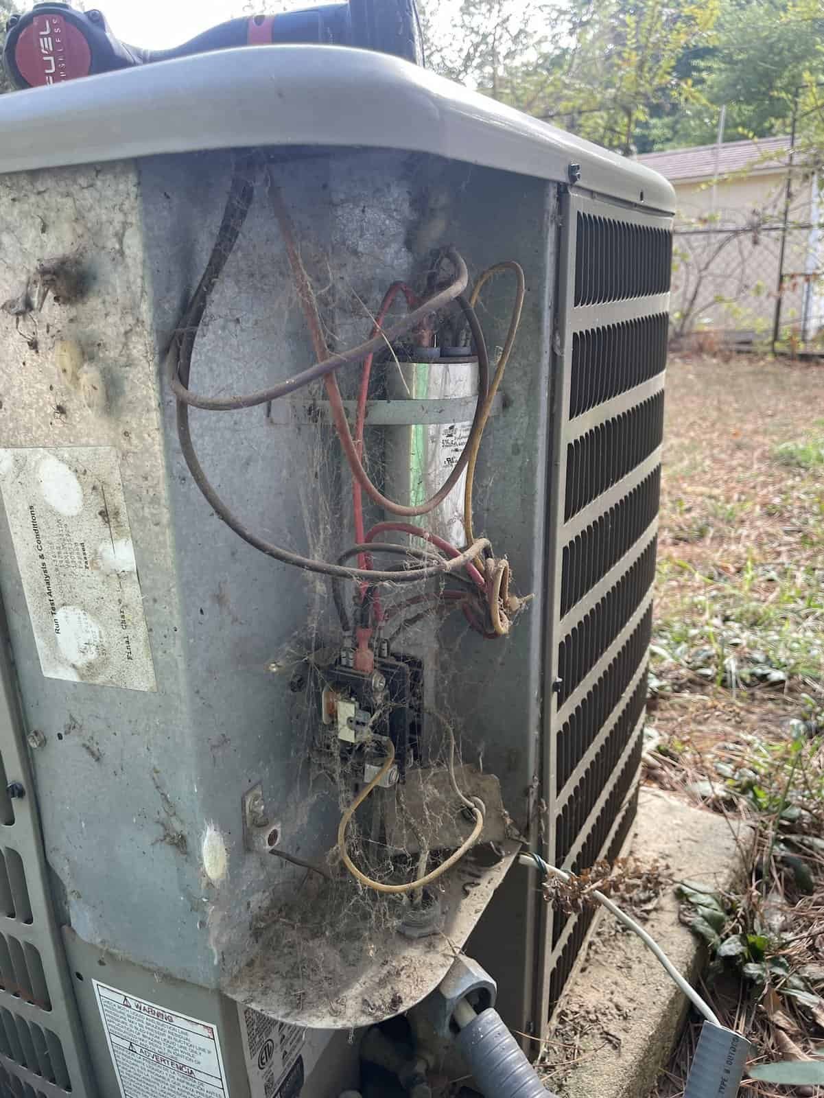 Detail photo from a Van Buren, Arkansas HVAC service visit